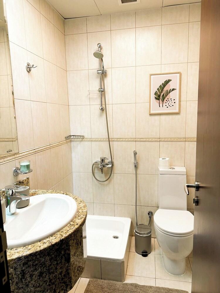 شقة فاخرة بغرفتَي نوم، بإطلالة على البحر حمام