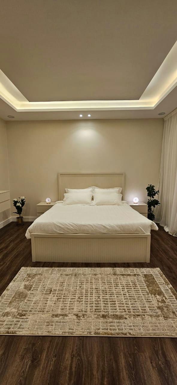 Elegant Apartment with Self Check-in | 4559 Bedroom