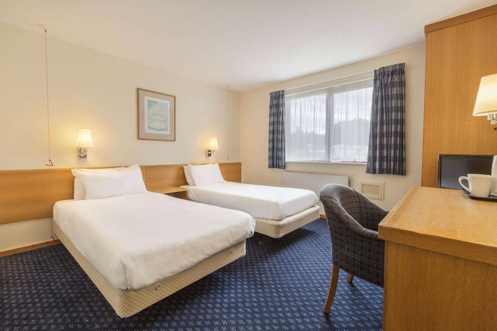 Days Inn by Wyndham Magor Room