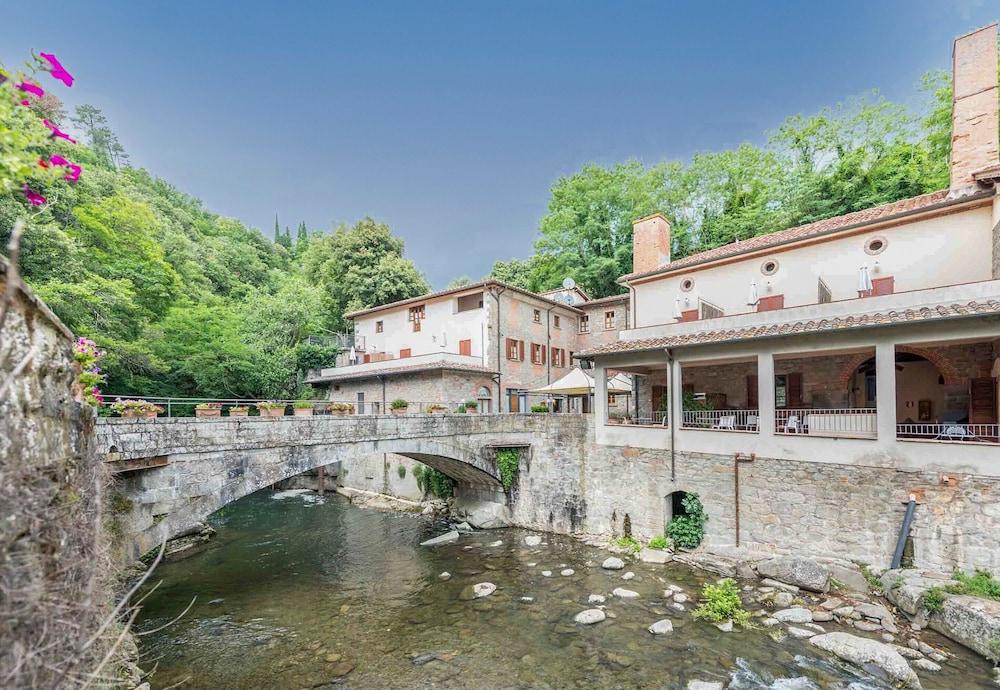 Loro 4 With Shared Pool And Tennis Exterior