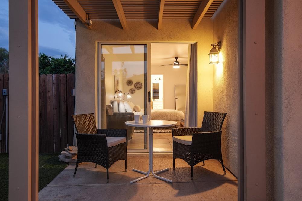 بيتيت ساهارا باي أفانتستاي ديزرت إسكايب دبي/ بول، اوتدور دينينج آند تابل تينيس!