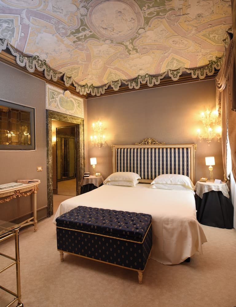 Ca' Sagredo Room