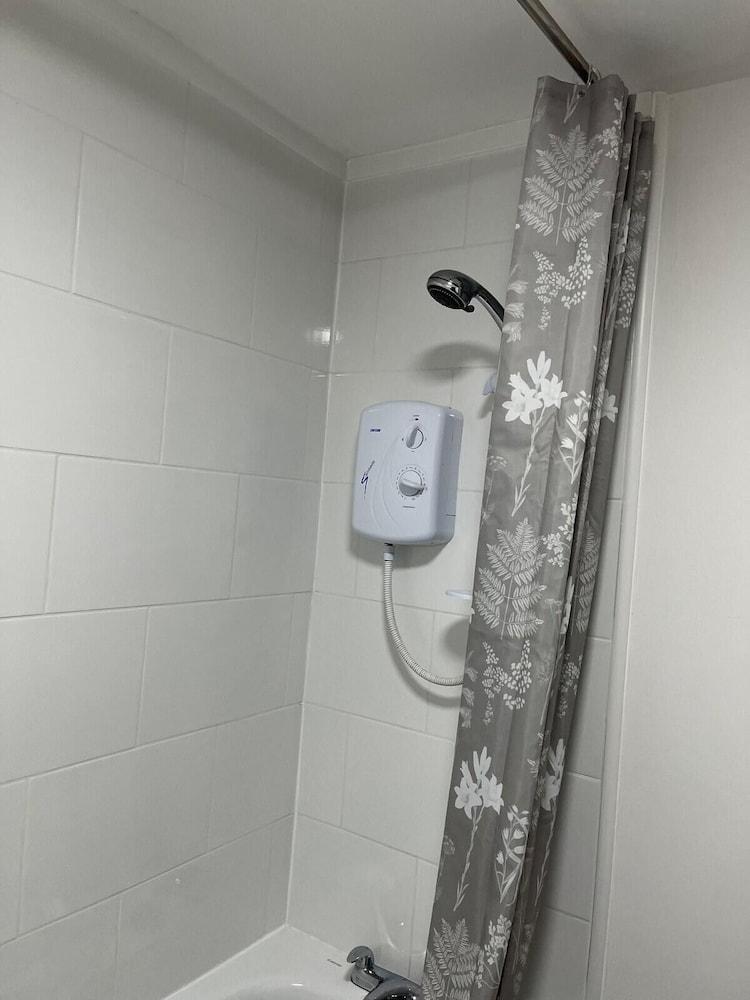 ليفربول هايداواي - مودرن 3 بد هاوس داخلي