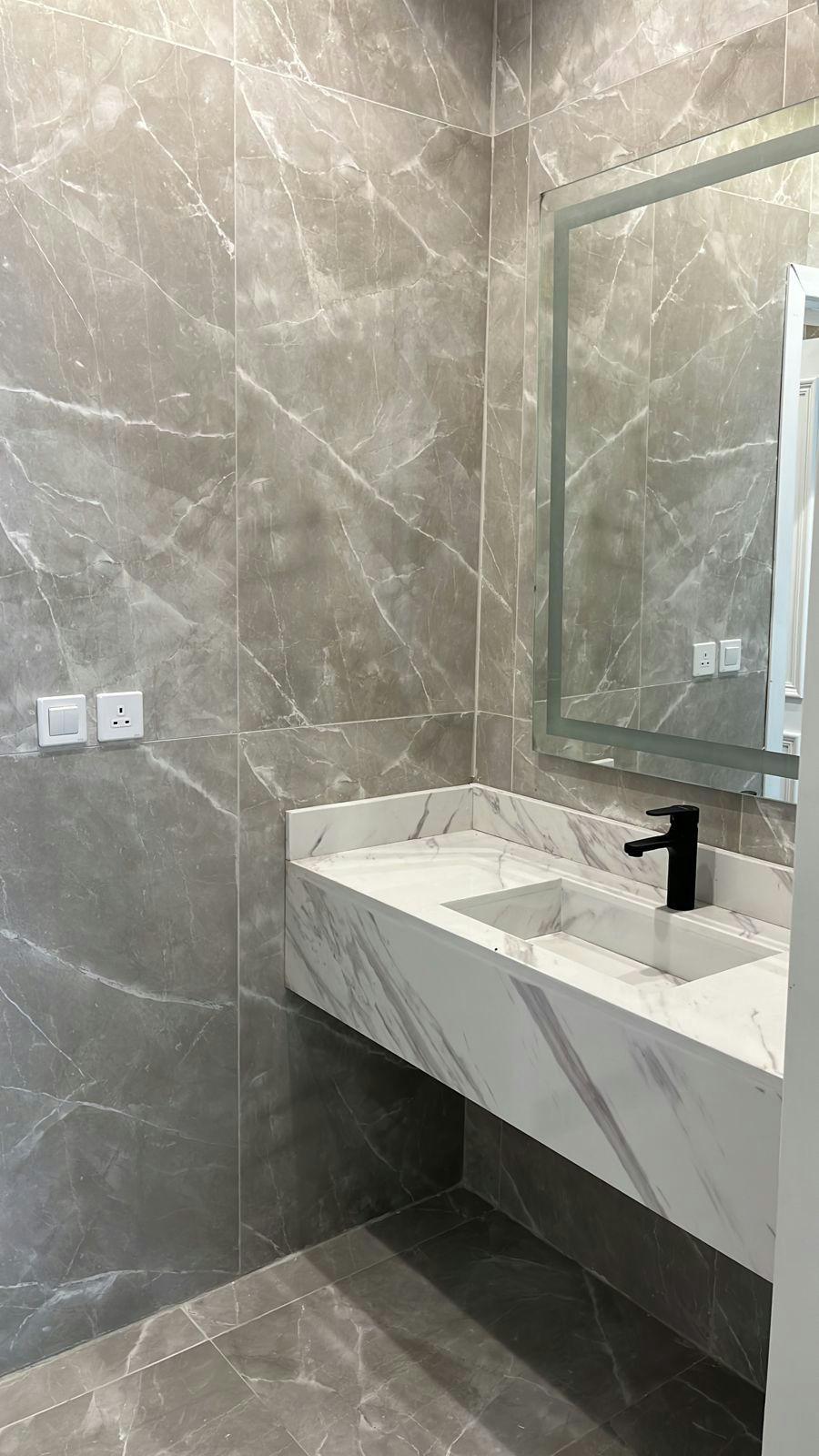 Modern Istiraha with Full Pool View | 4673 Bathroom