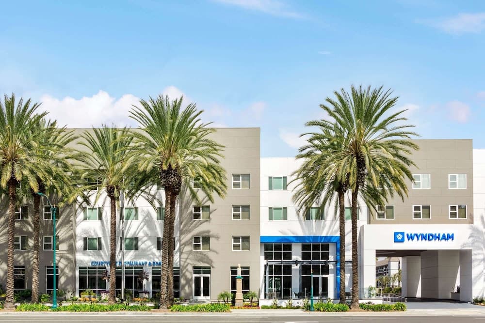 Wyndham Anaheim Exterior