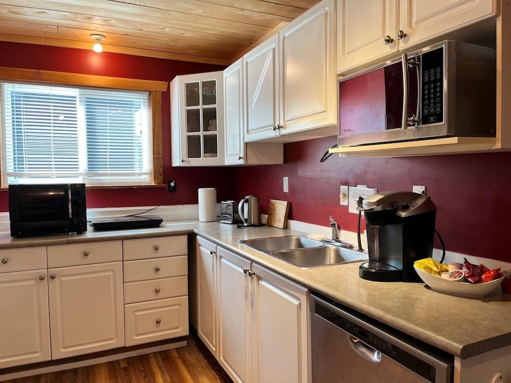 Frigon Suite - Waterfront Interior