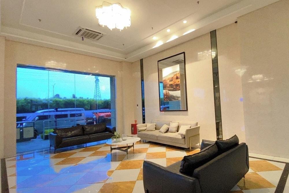 سكاي هاوس بي بي سادي باي ميزو رومز منطقة الجلوس في الردهة