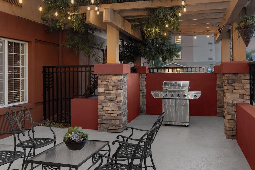 لاركسبور لاندينج إكستينديد ستاي سويتس بليزانتون منطقة شواء/نزهات