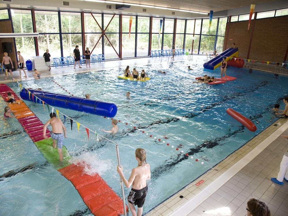 نايس هاوس ويذ أ ديشواشر، لوكيتيد إن فريسلاند زحليقة مائية