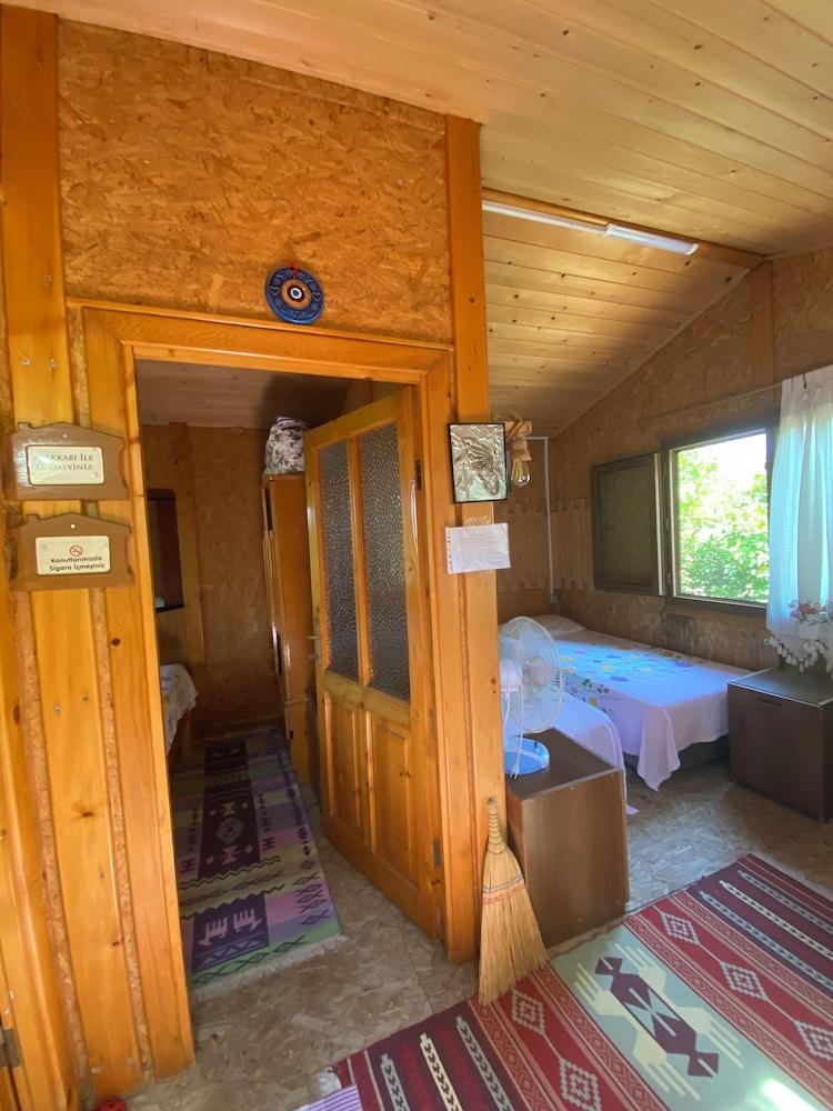 آيدينيز بانسيون غرفة