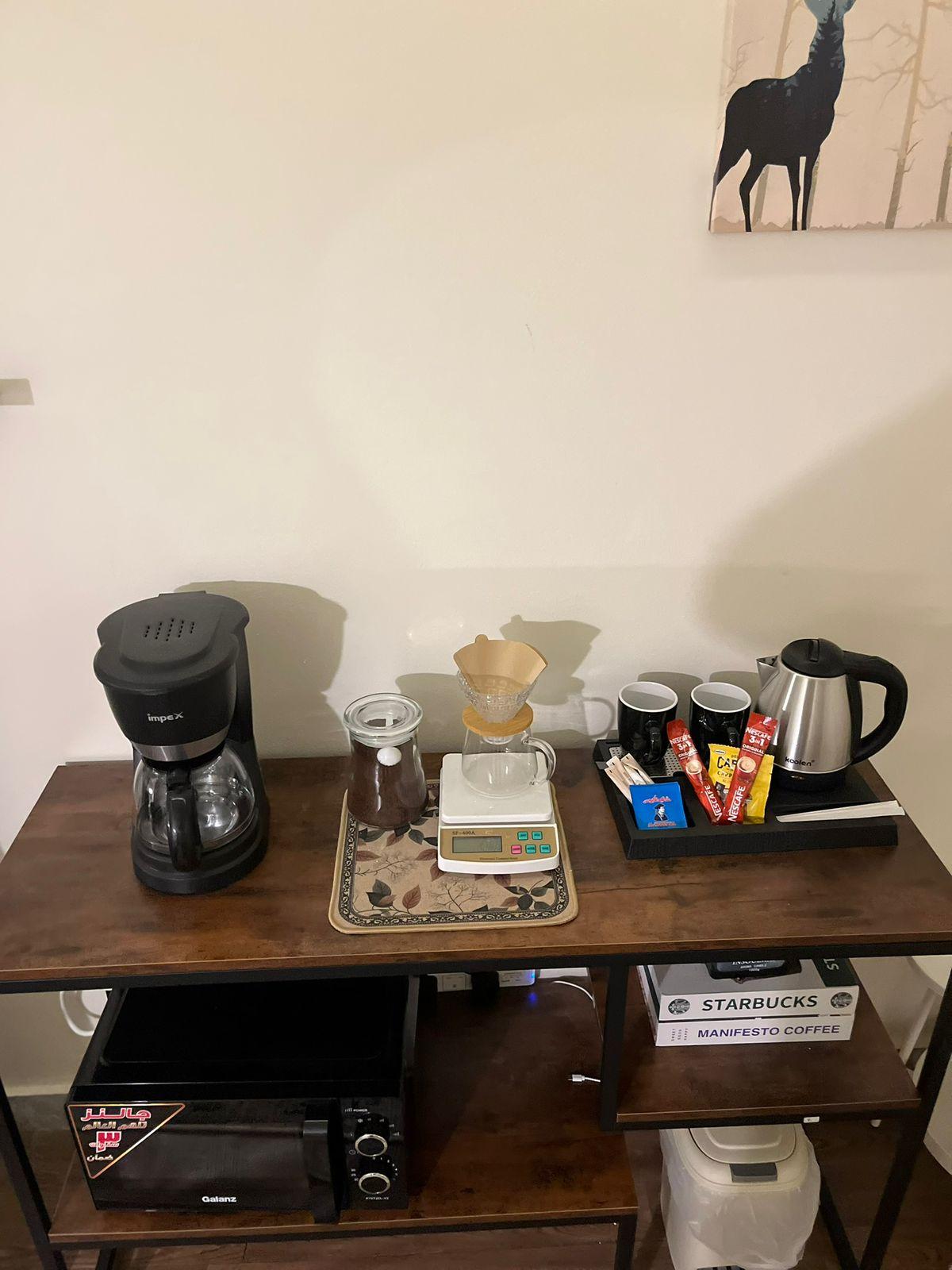 Elegant Studio with Comfortable and Simple Furniture | 5737 Coffee corner