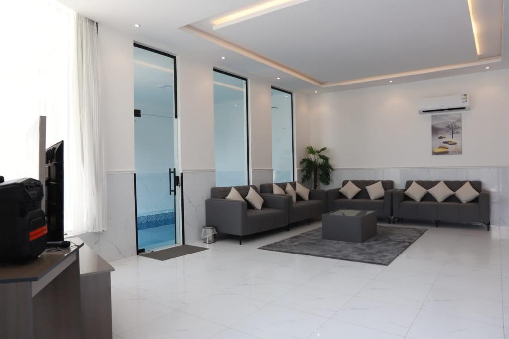 Elegant Chalet with Speakers | 4027