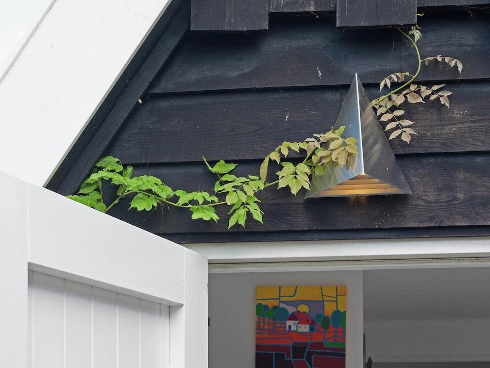 Beautiful Holiday Home Near Lawn Bowling in Krabbendam Exterior
