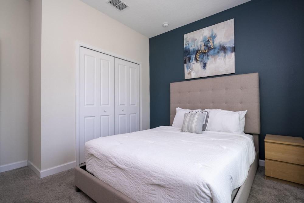 Cozy Getaways - Spacious Ideal Location Room