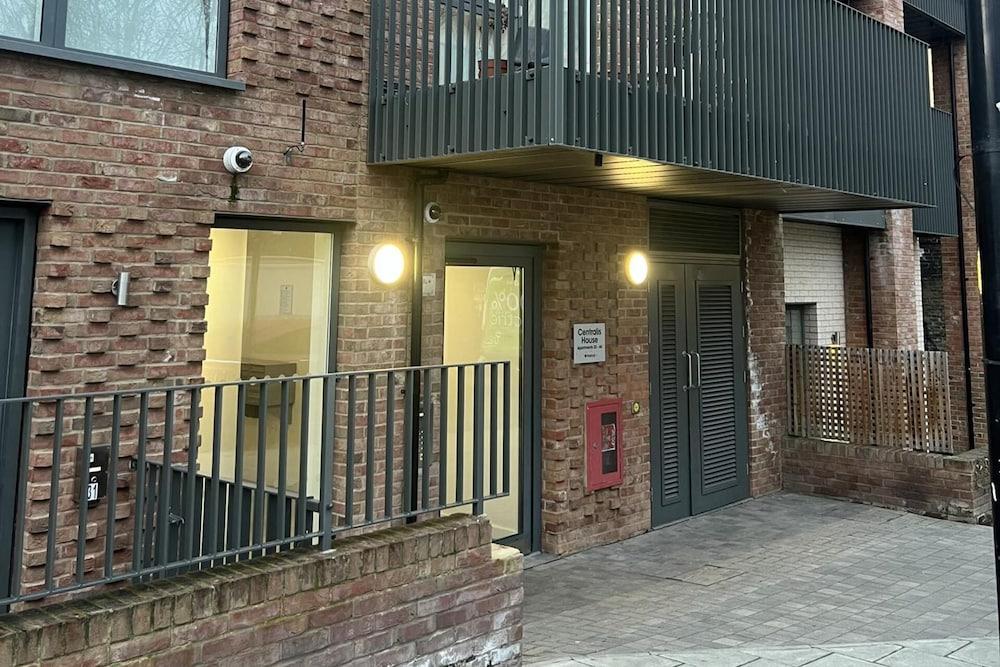 ريماركابل 1 -بد أبارتمنت إن لندن ويذ بالكوني تفاصيل الفندق من الخارج