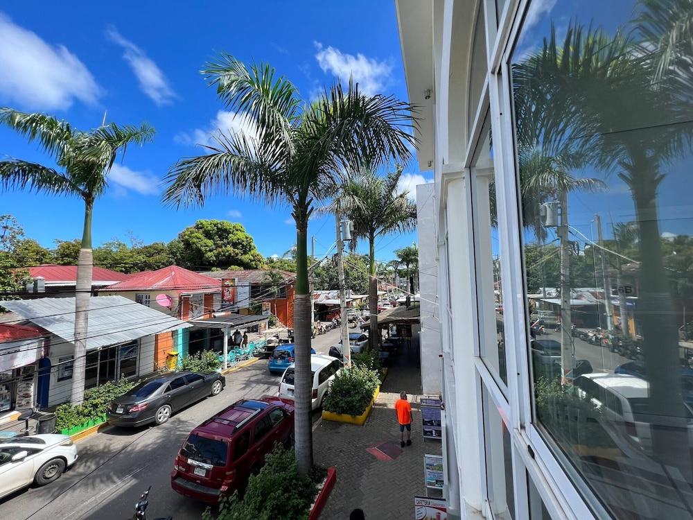 بلازا أشيم 6ا، مودر  بٔبامت 25 إي فروم سوسوا بيتش! المنطقة المحيطة بالمنشأة