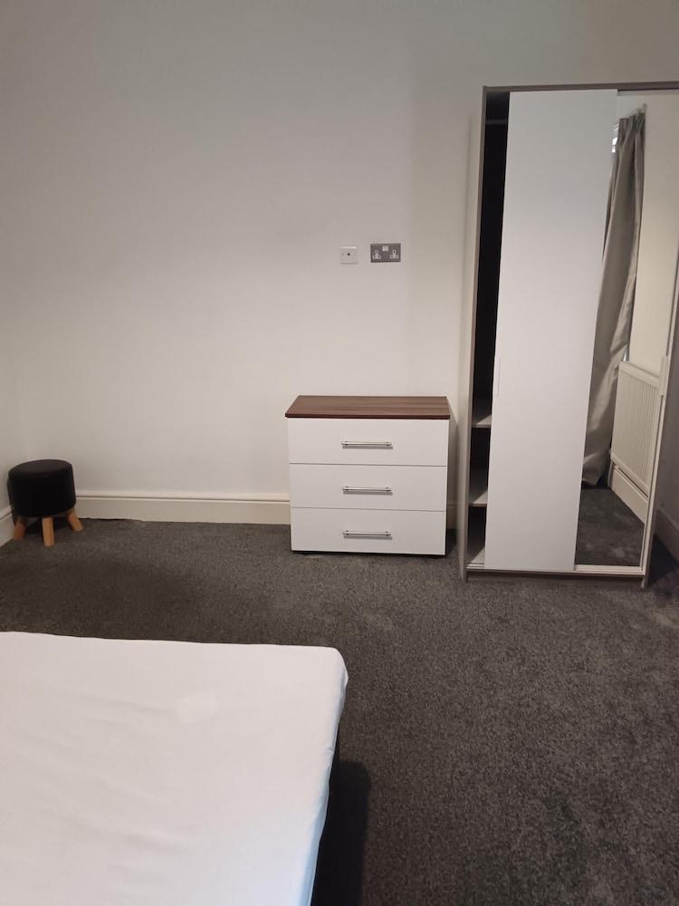 تشارمينج ألجيرنون هاوس إن وارينجتن غرفة