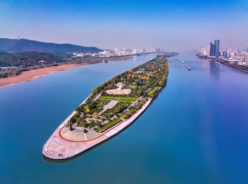 Hilton Changsha Riverside Exterior