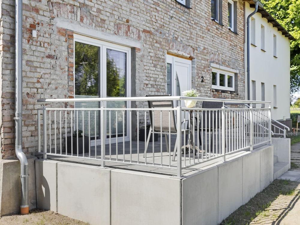 هوليداي هوم إن دوبيران ويذ جاردن المنطقة الخارجية