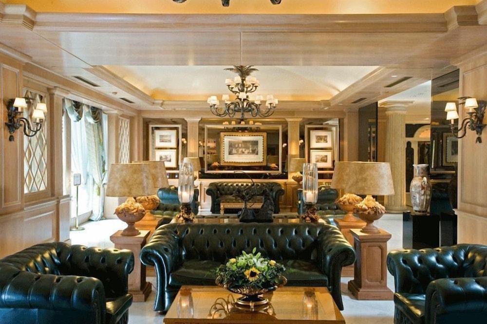 رويال أوليمبيك هوتل منطقة الجلوس في الردهة