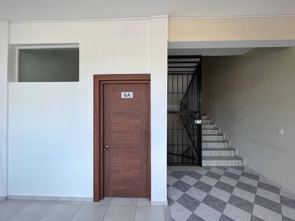 بلازا أشيم 6ا، مودر  بٔبامت 25 إي فروم سوسوا بيتش! داخلي