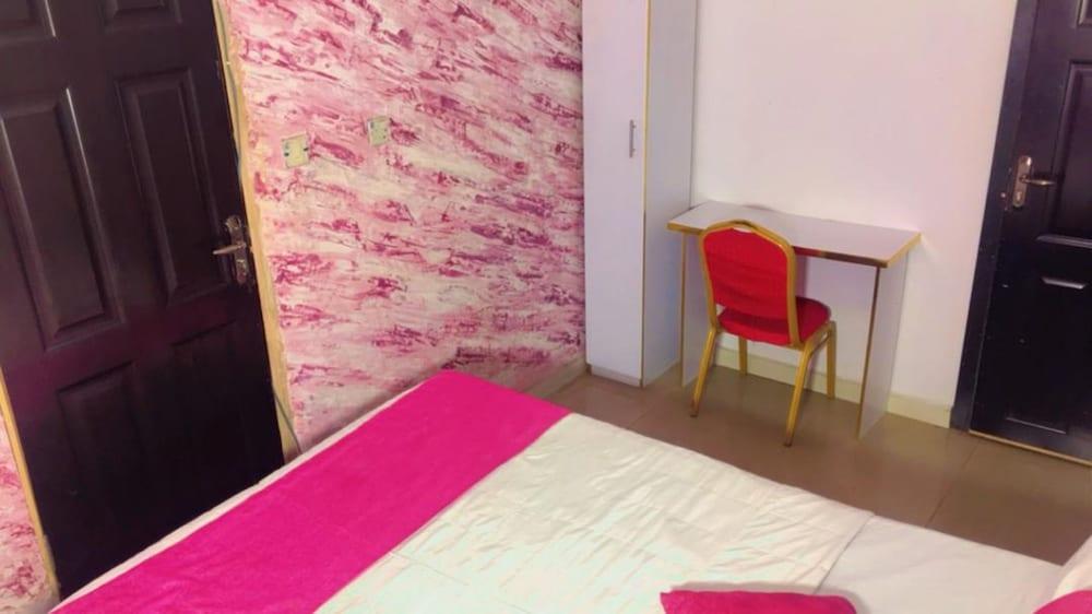 Autograph Apartment Room