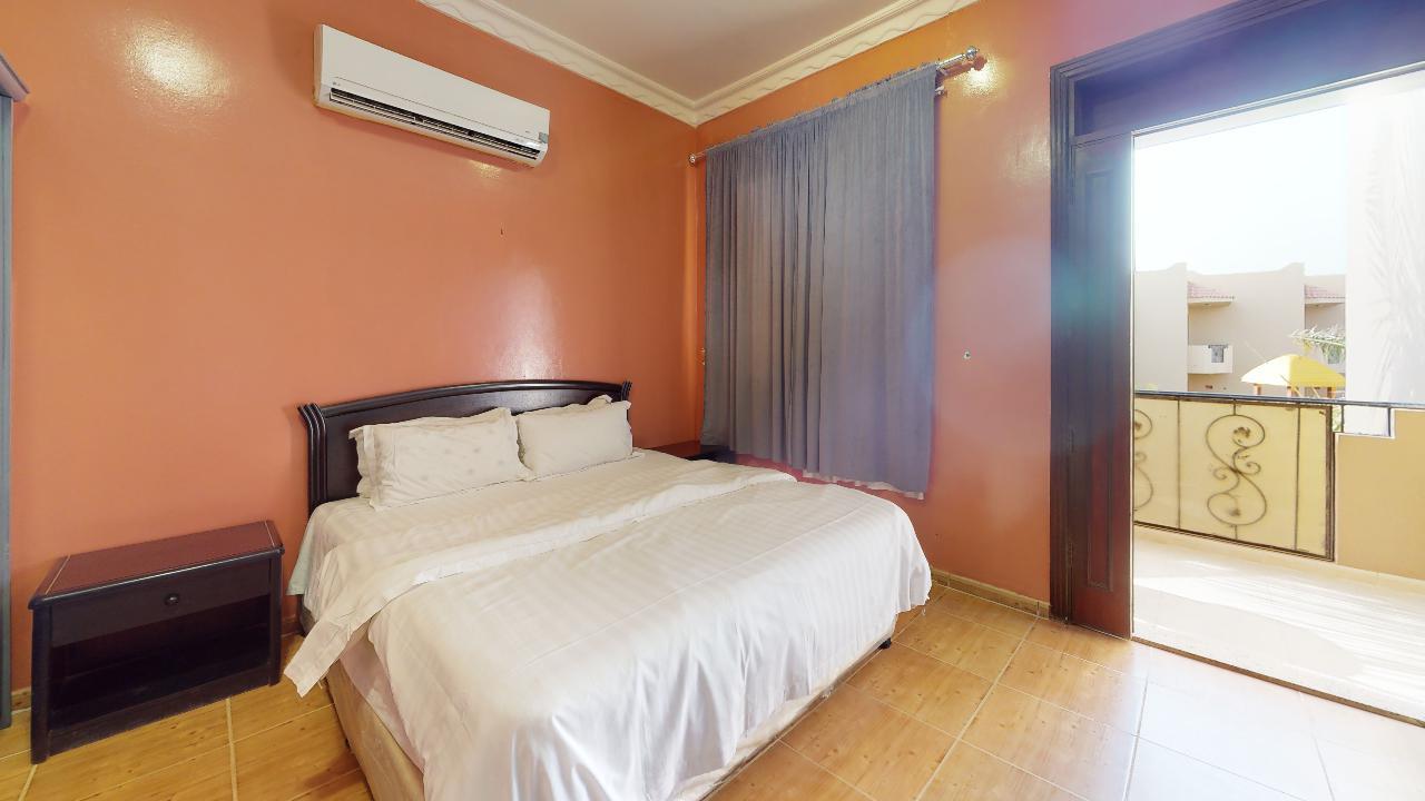 Amazing Chalet with Comfortable and Simple Furniture | 1999 Room