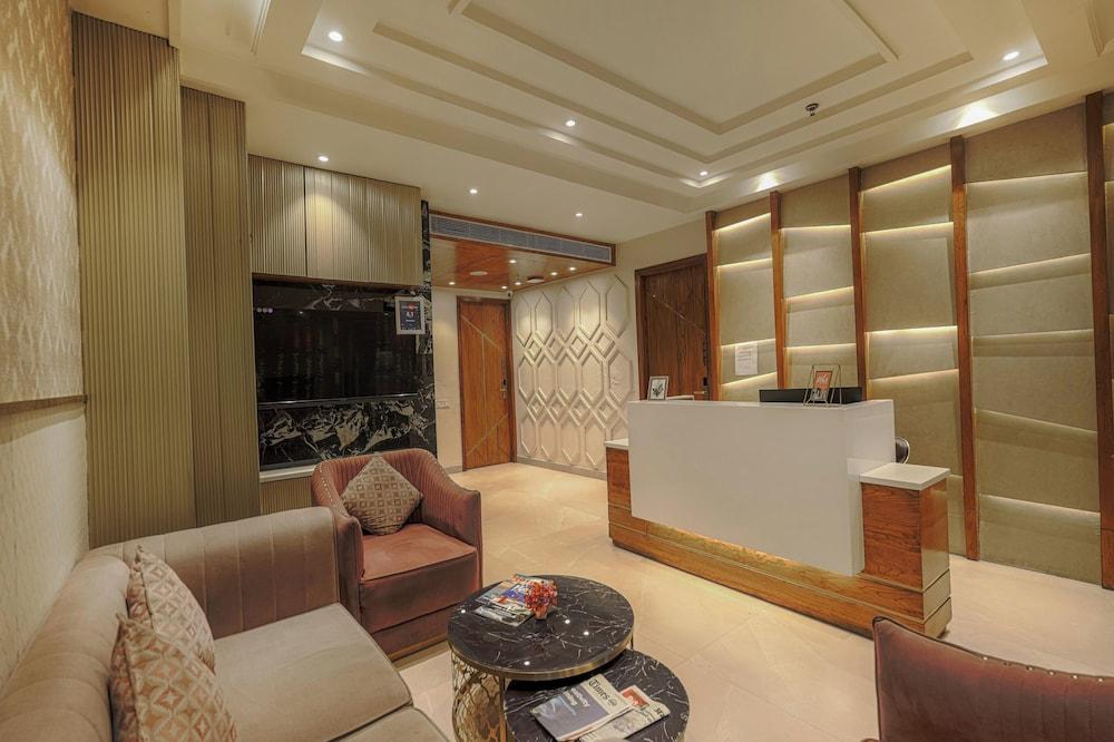 هوتل إندس باي جسي إي إ ج روب منطقة الاستقبال