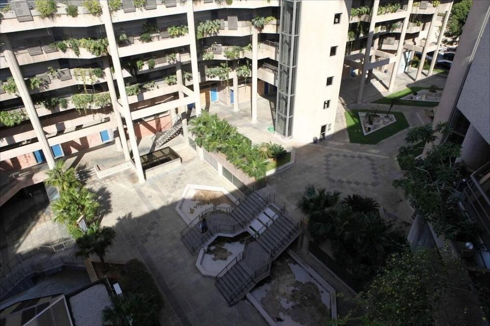 شقة دوبليكس في سوار بحمام سباحة، وتقع على بُعد دقيقتين من فندق لو رويال المنطقة الخارجية