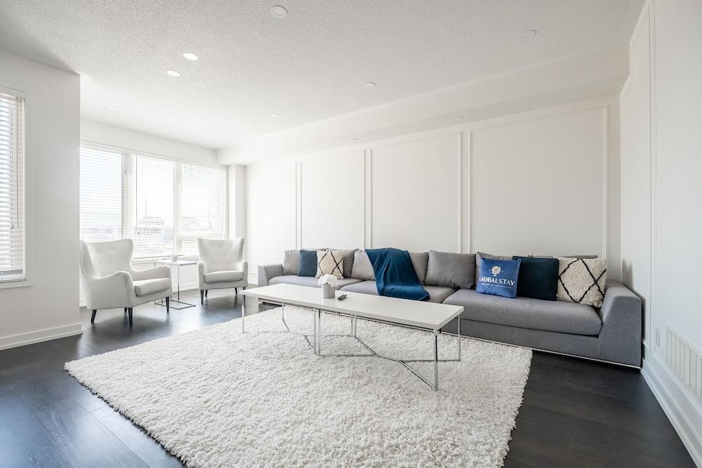 جلوبالستاي بي اي مودرن تاون هاوس أوكفيل