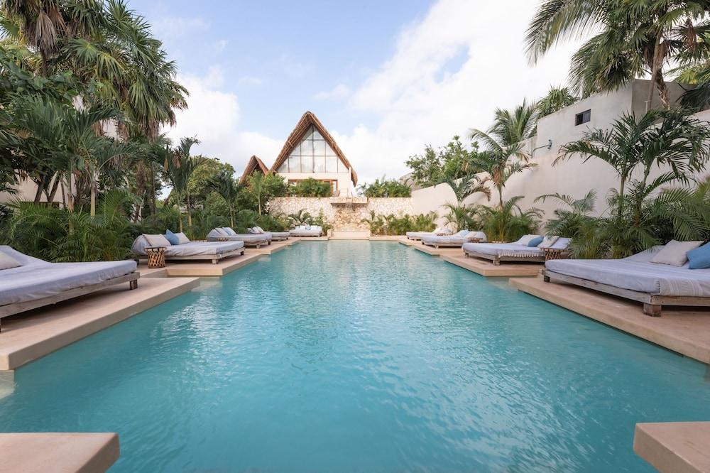 لا فاليز تولوم، ميمبر أوف سمول لاكشري هوتلز المنطقة الخارجية