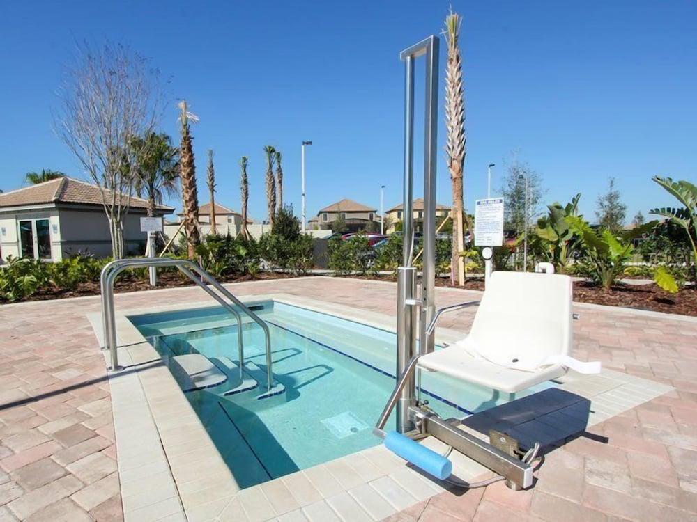 4 بد روم 3 باث روم تشامبيونز جايت تاون هوم حمام سباحة مكشوف