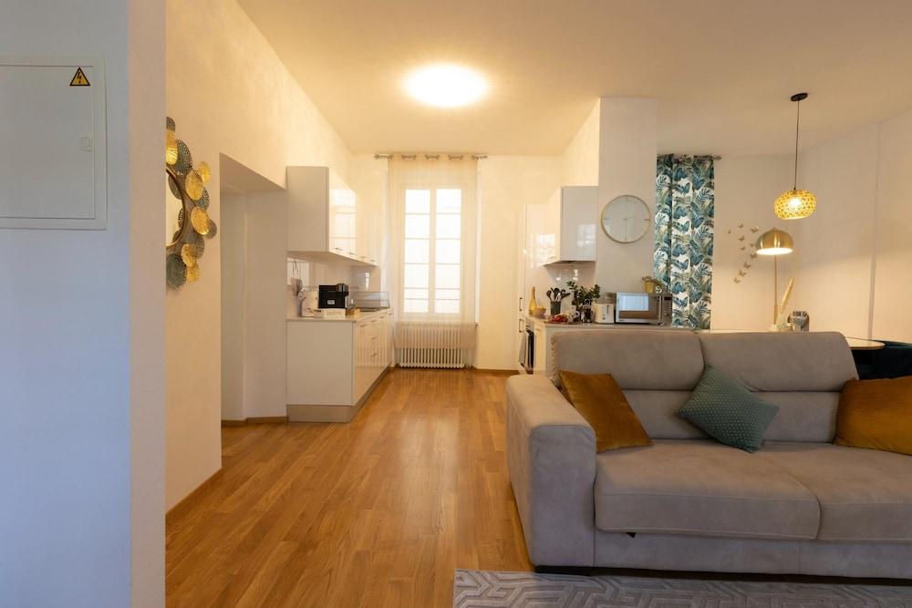 كوور دي ريلي إي تيش تتوك إن بيلينزونا غرفة