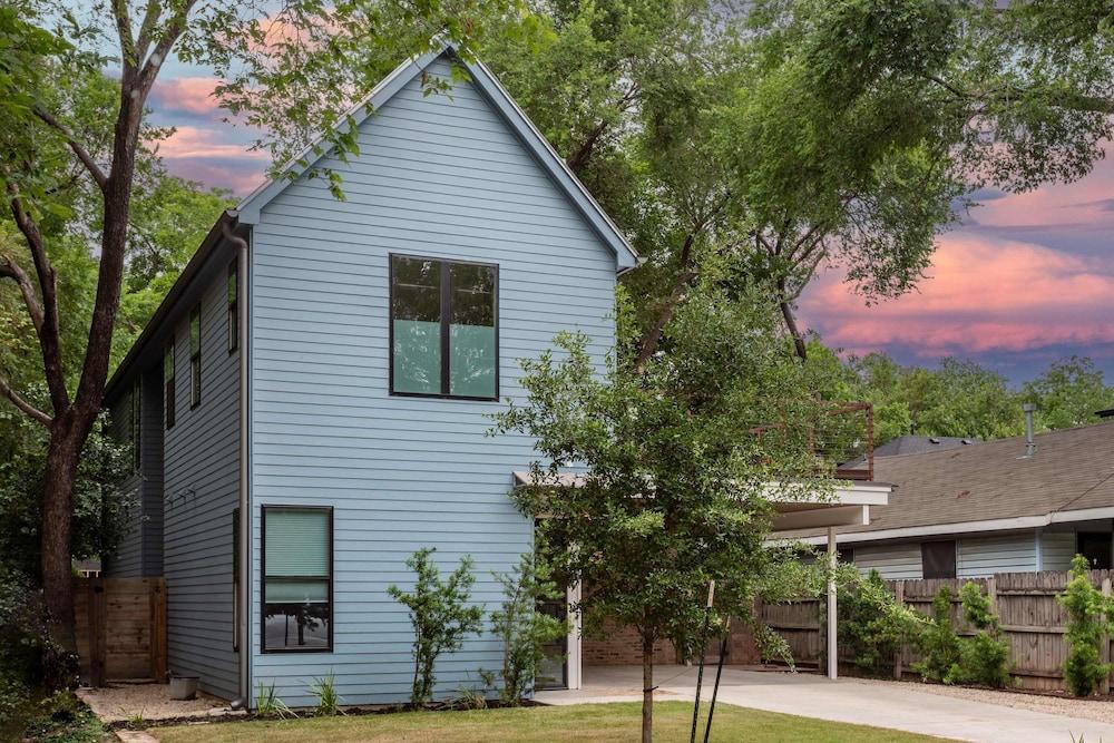 Upstay - Pristine Pool Palace - 7min to Rainey St Room