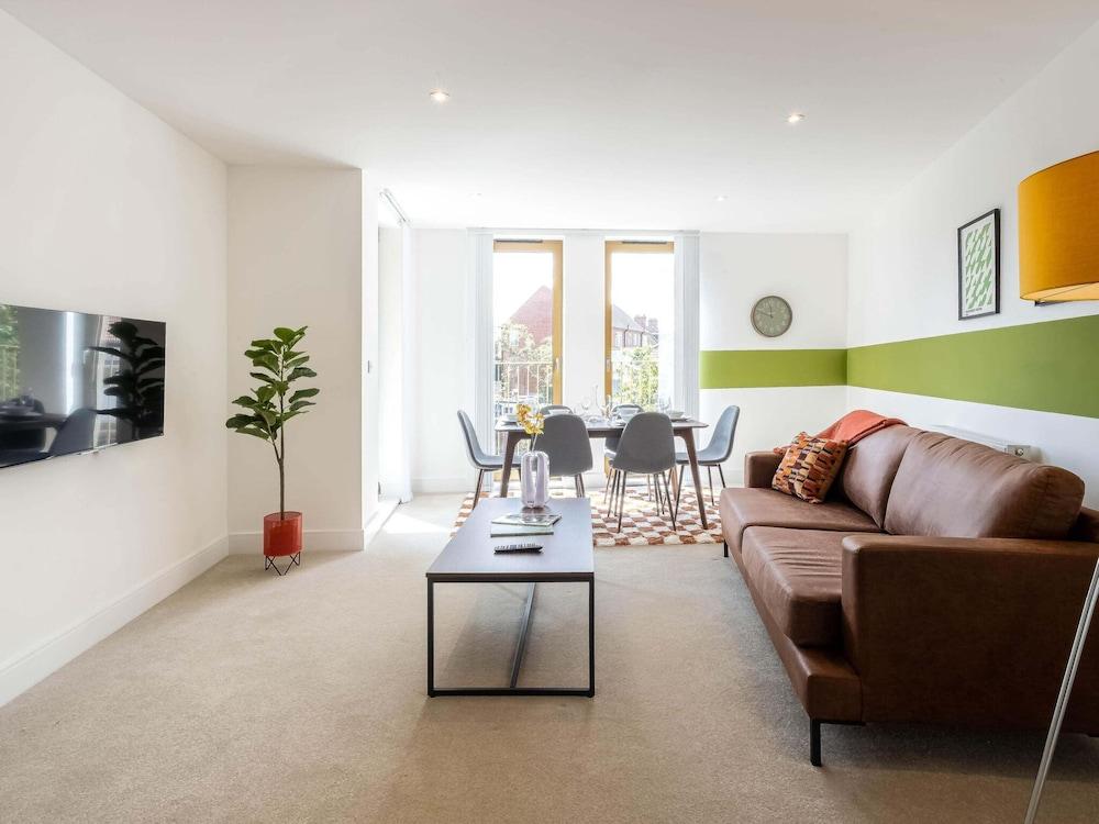 هورنيمان موزيوم هارموني توو بد روم باي سوجو ستاي الصورة الأساسية