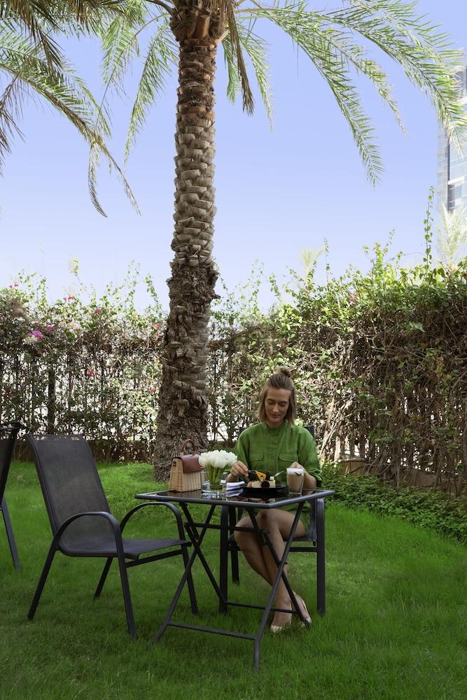 Mövenpick Hotel Doha Exterior