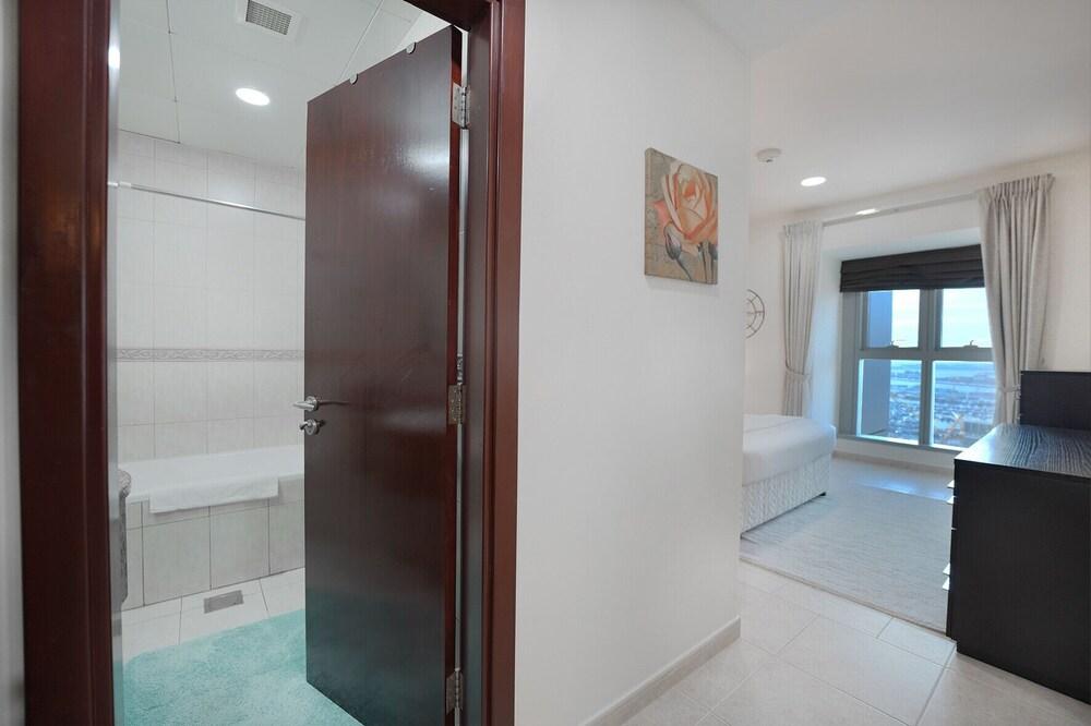 إيزي جو - شقة سكاي هاي بغرفتَي نوم في دبي مارينا - إطلالة على البحر تفاصيل الفندق من الداخل