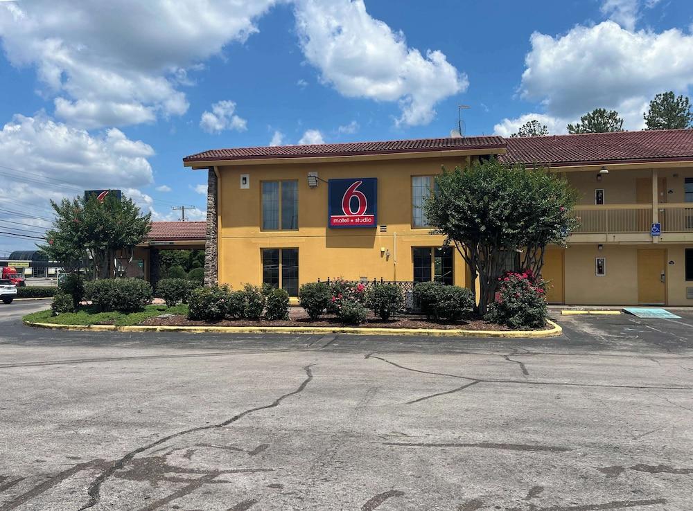 ستوديو 6 هانتسفيل، ، ال يونيفيرسيتي درايف