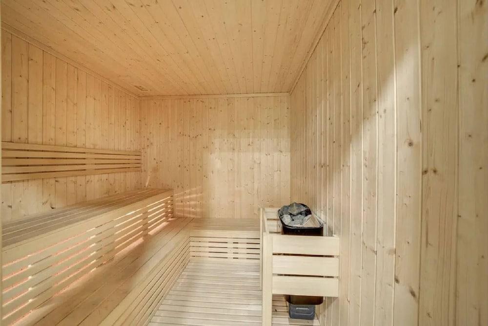 Mh - Act One Act Two - 2bhk- Ref3002 Sauna