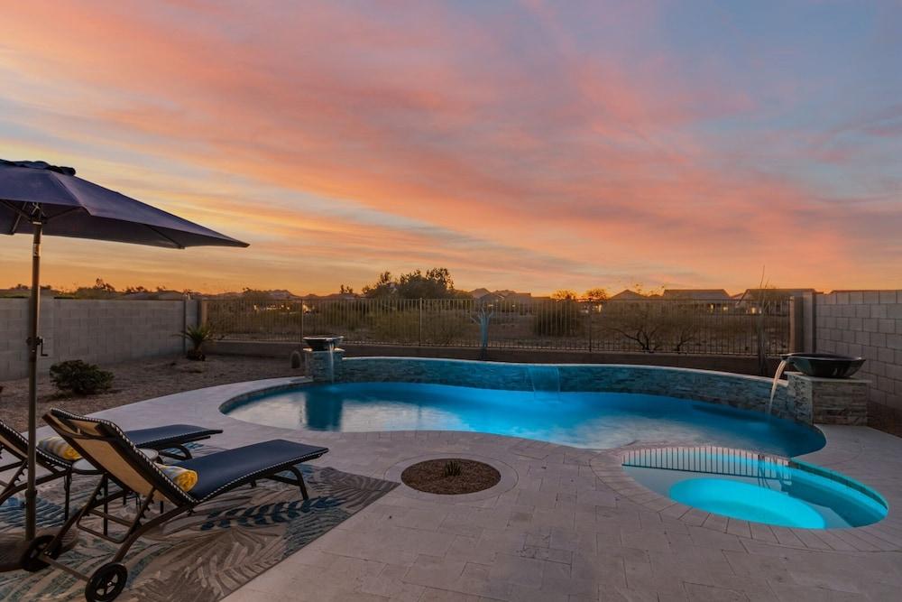 Unobstructed Mountain Views! Backyard Paradise! Heated Pool and Spa! by Redawning