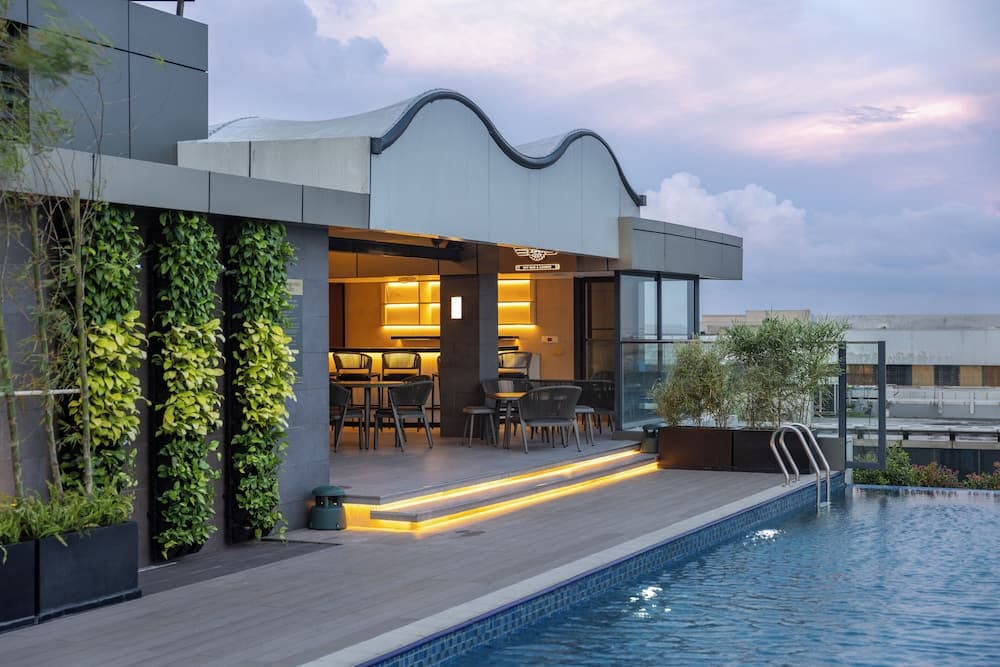 Hyatt Place Dhaka Uttara Rooftop Pool