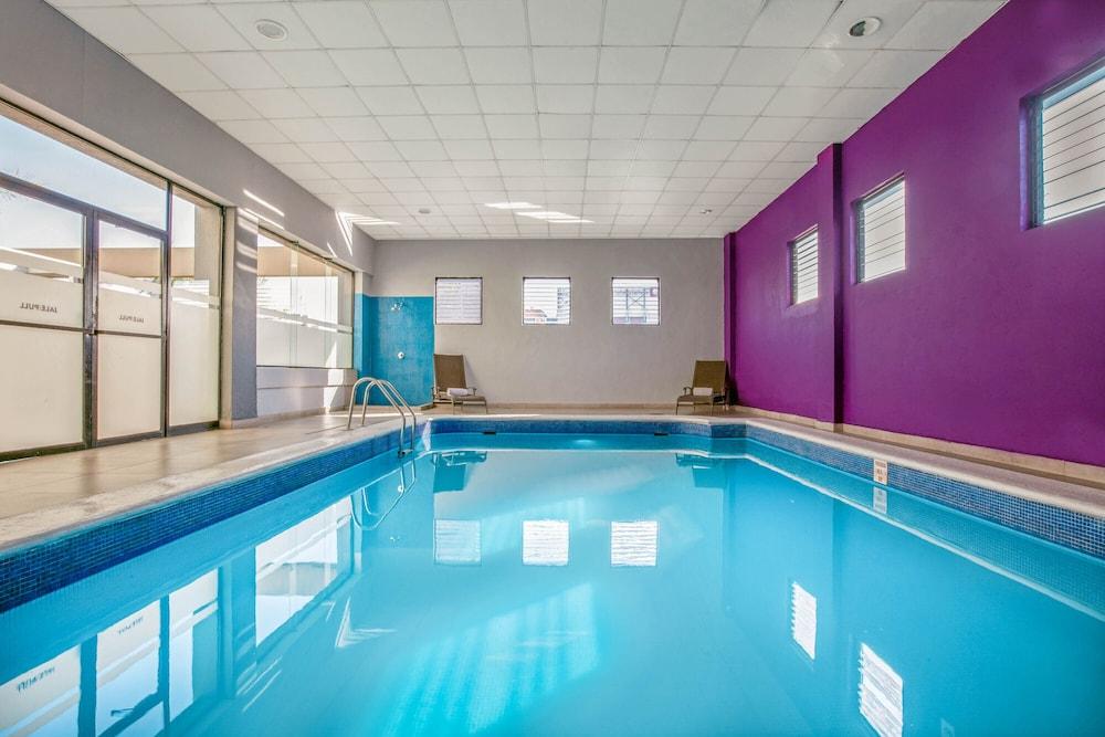 سي آيتش إن هوتل مونتيري ثينترو، تريدمارك باي ويندام حمام سباحة مغطى