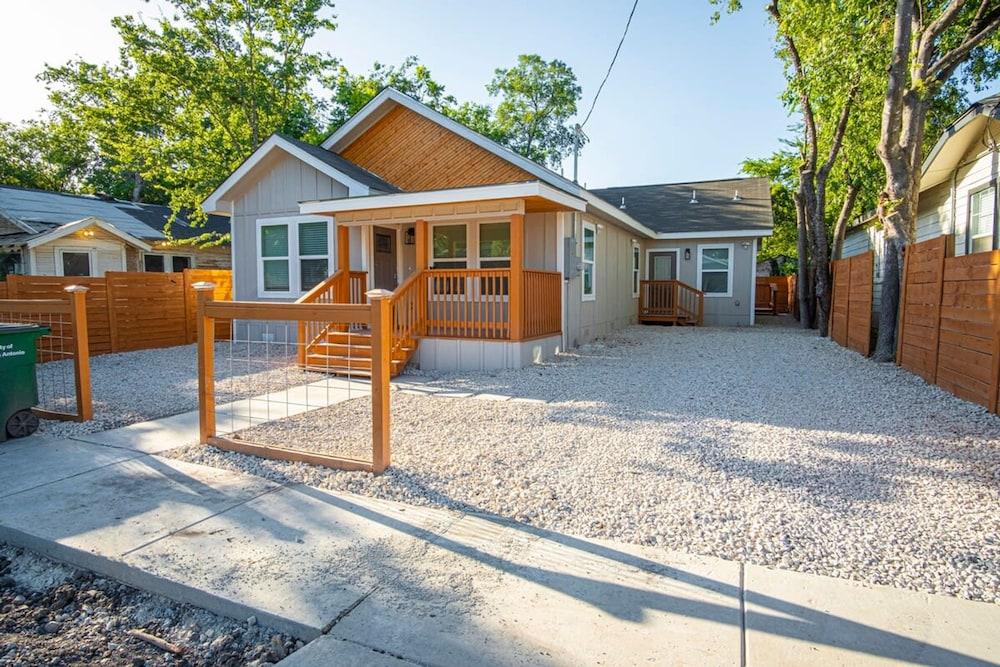 Don t Miss Dynamic 4BR 2BA Near Jolly Riverwalk Room