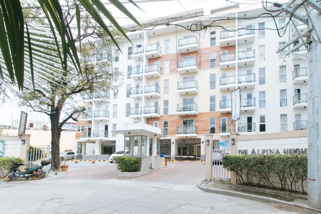 ريد دورز بلس آت ألبينا هايتس باراناكي أخرى