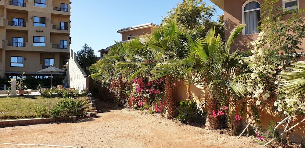 SeaView Turtles Exterior