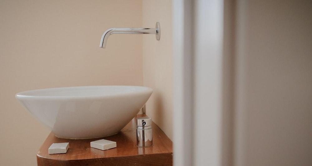 سوليوندي ديلا كولينا حوض الحمام