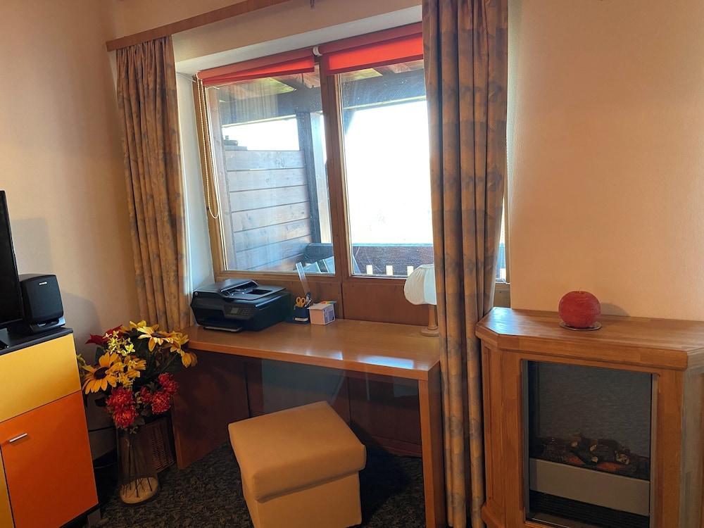 كوزي آن س سباشيوس أبارتمنت ويذ سينيك فيوز داخلي