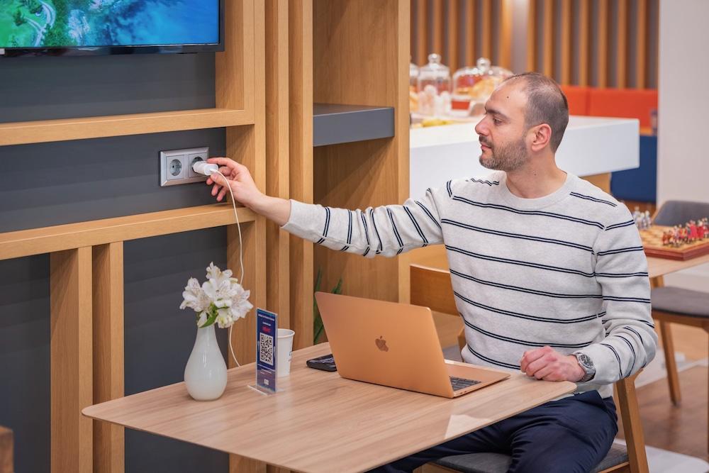 هوليداي إن إكسبرس ايير يفاي بأباي آيتش جي المنطقة الخارجية