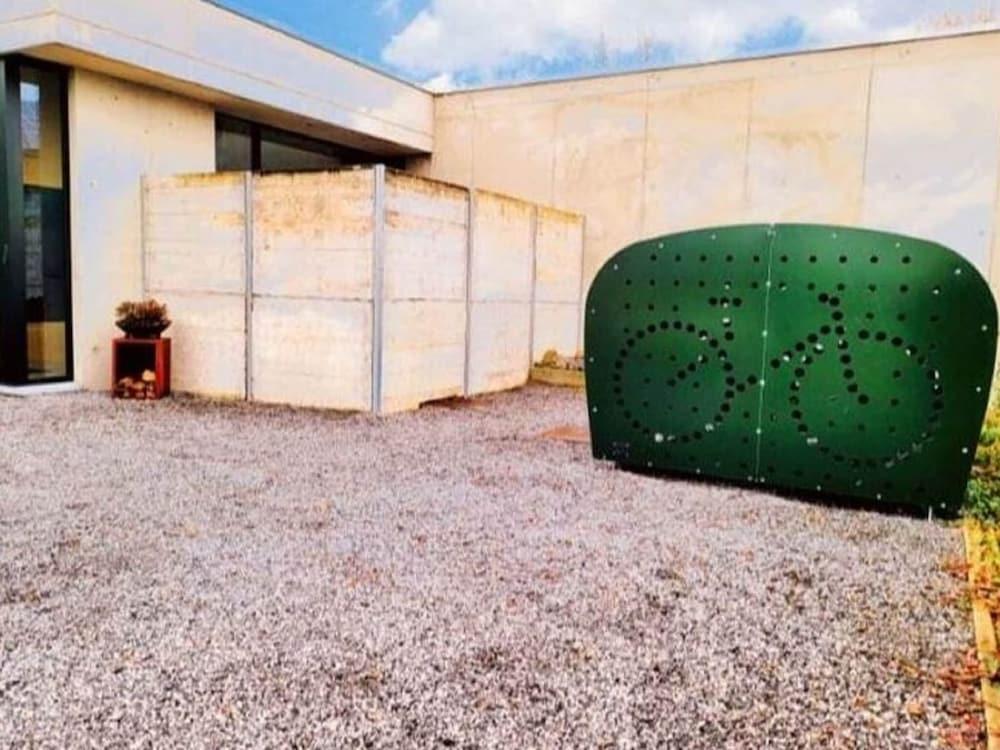 مودرن دالهيم فيلا ويذ فيوز المنطقة الخارجية