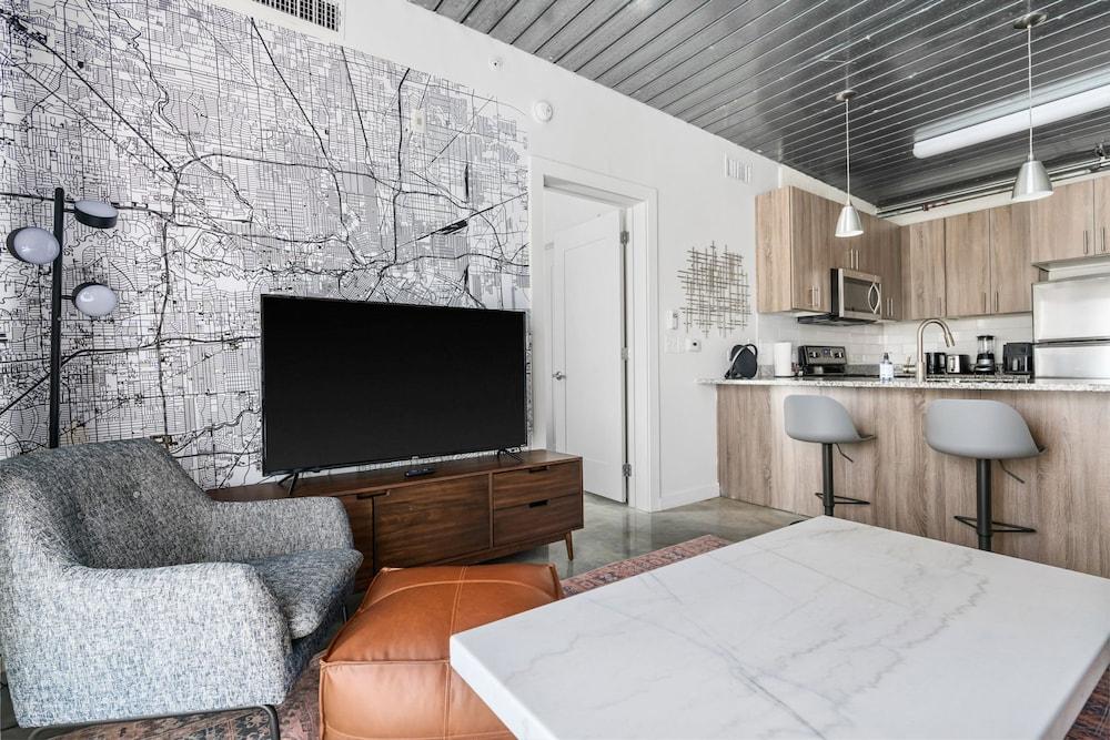 لودجور فيبرانت ستيليش  بد روم لوفت ميدتاون غرفة